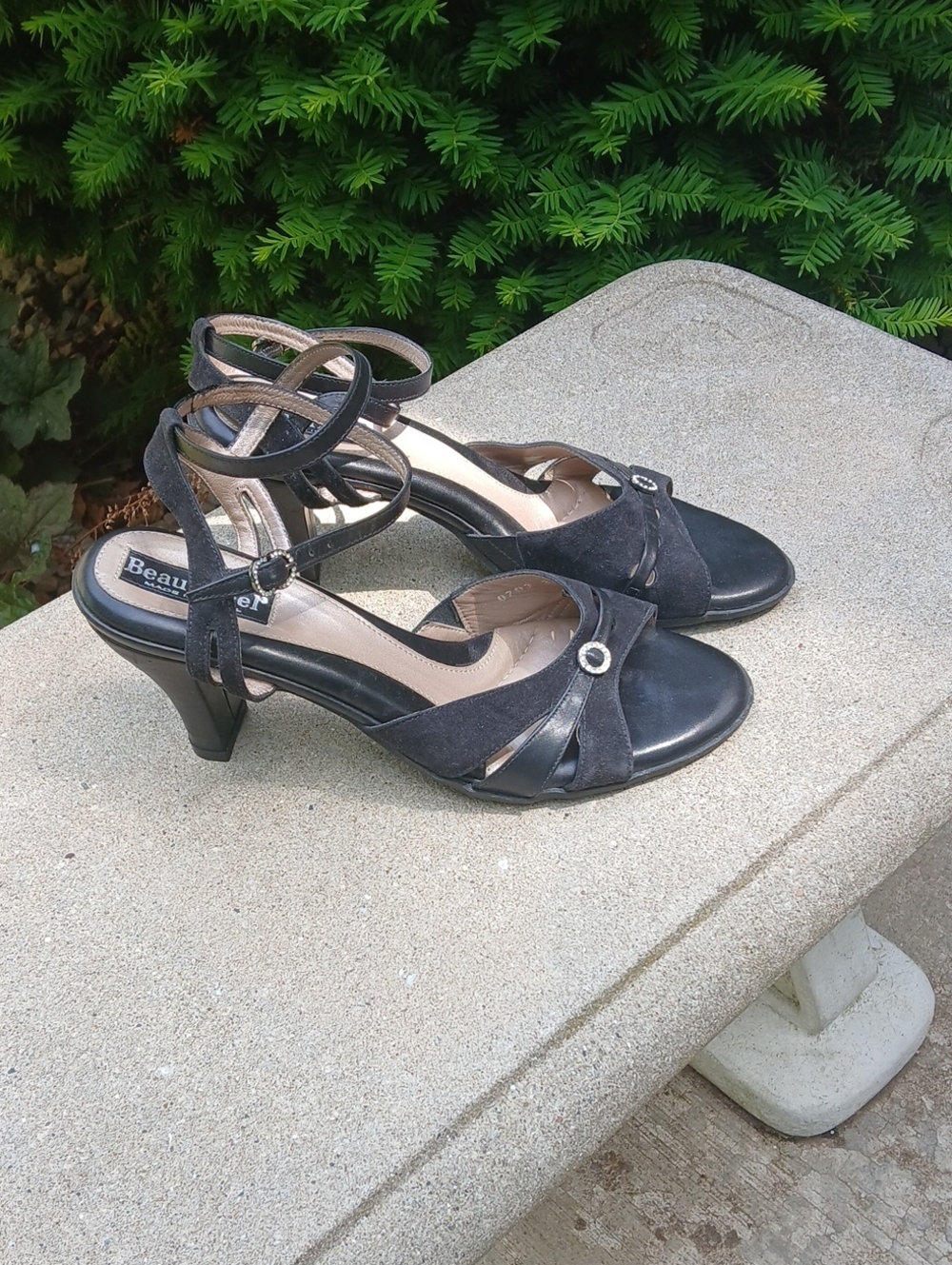 BeautiFeel strappy kitten heels, Made In ISRAEL sz 39(8)